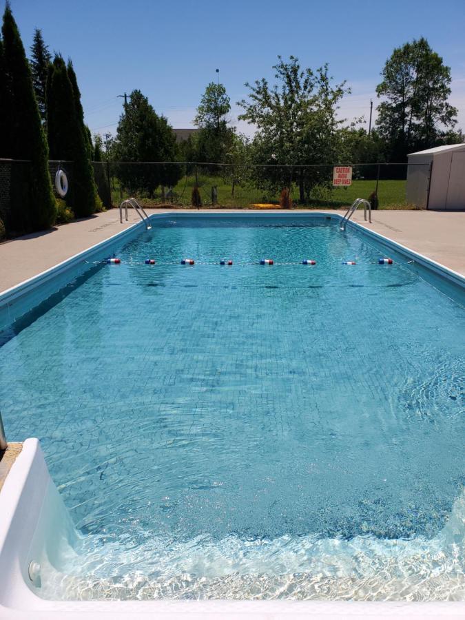 Wiarton Willys Inn Екстериор снимка