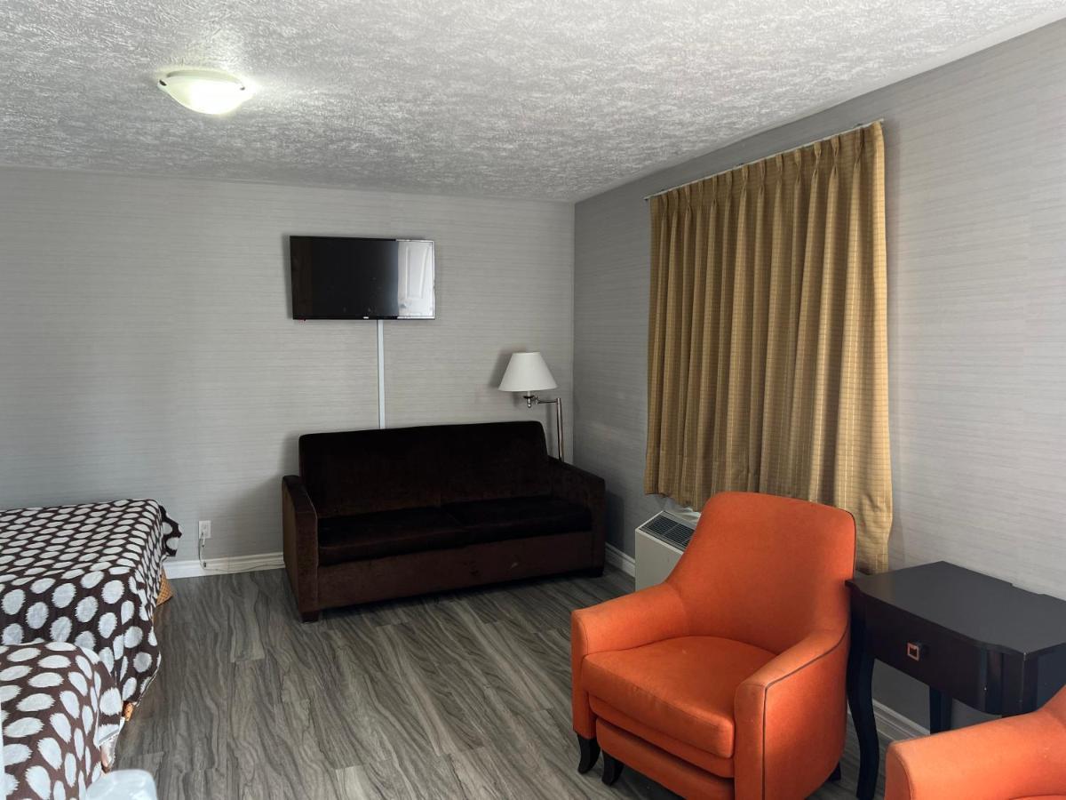 Wiarton Willys Inn Екстериор снимка