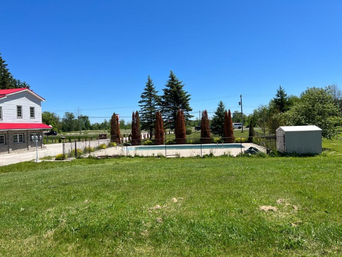 Wiarton Willys Inn Екстериор снимка